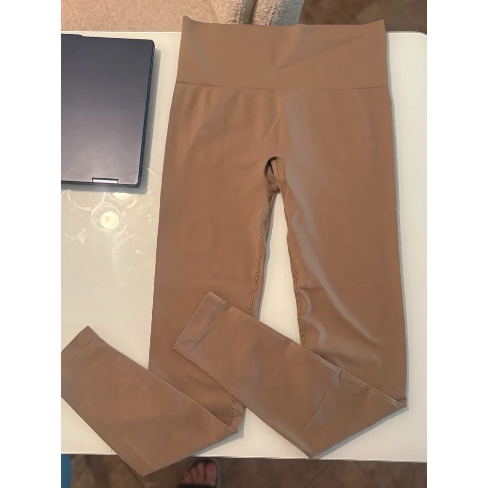 SKIMS Soft Smoothing Seamless High-Rise Leggings M Tan - Picture 3 of 4